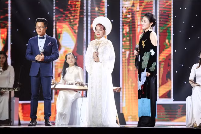 Thần tượng Bolero vòng bán kết: Cao Hoàng Oanh hát liên khúc Huế ngọt ngào ảnh 4