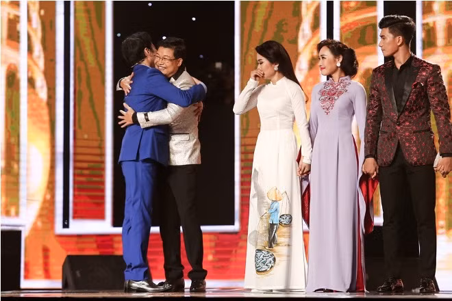 Thần tượng Bolero vòng bán kết: Thành Long hát đẳng cấp với 'Ga chiều phố nhỏ' ảnh 4