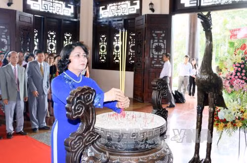 Dâng hương kỷ niệm 105 năm Ngày sinh Chủ tịch Hội đồng Bộ trưởng Phạm Hùng ảnh 2
