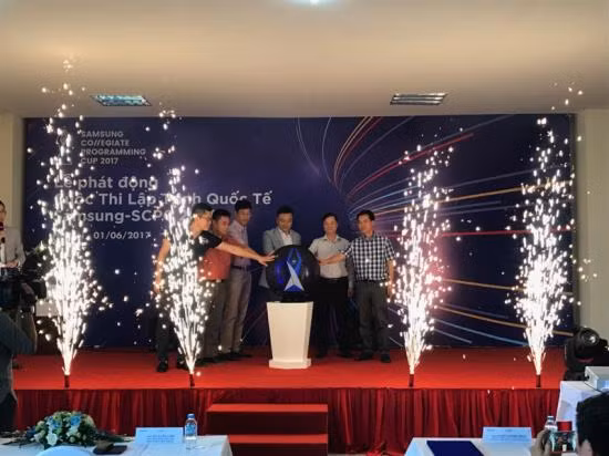 Sinh viên Việt Nam 'đối đầu' với sinh viên Ấn Độ, Hàn Quốc trong cuộc thi lập trình quốc tế ảnh 1
