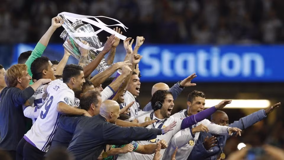 Ronaldo và đồng đội tại Real nhận bộn tiền thưởng ảnh 1