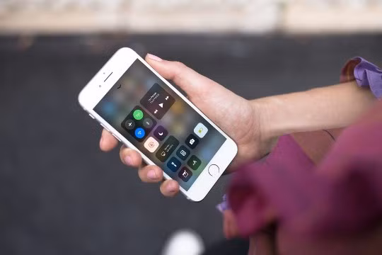Apple tiết lộ về iOS 11, tương lai của điện thoại iPhone ảnh 1