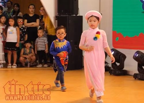 Ngắm các 'siêu mẫu nhí' nhí nhảnh trên sàn catwalk ảnh 5
