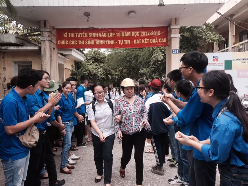 Đề bài vừa sức, thí sinh thi vào 10 Hà Nội 'thở phào' với môn Văn ảnh 4