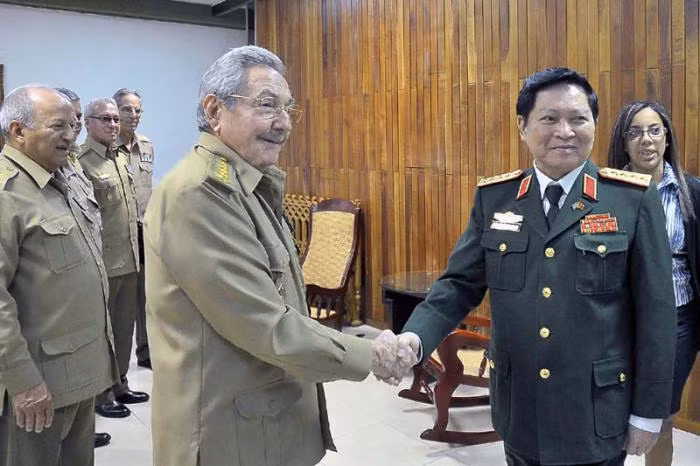 Chủ tịch Cuba Raúl Castro tiếp Bộ trưởng Quốc phòng Ngô Xuân Lịch ảnh 1
