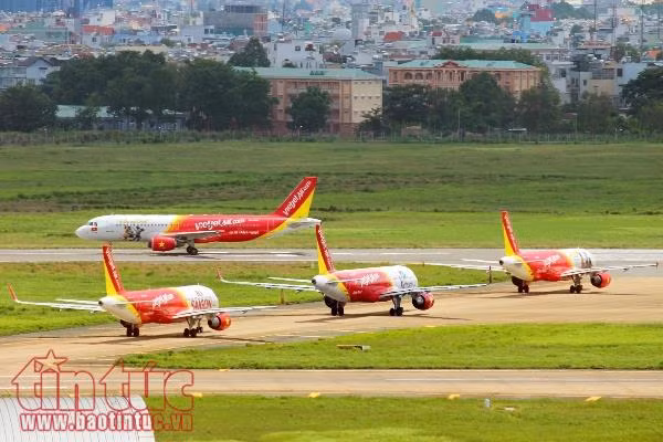Dừng các chuyến tàu chạy qua khu vực ảnh hưởng bão số 10 ảnh 2