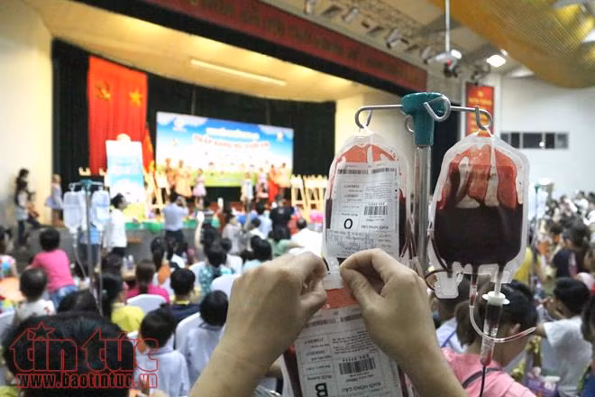 'Thắp sáng nụ cười em' tại Viện Huyết học - Truyền máu trung ương ảnh 2