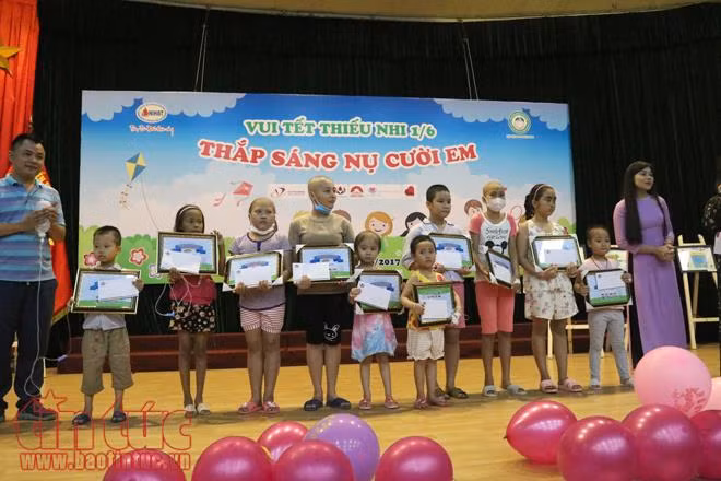 'Thắp sáng nụ cười em' tại Viện Huyết học - Truyền máu trung ương ảnh 7
