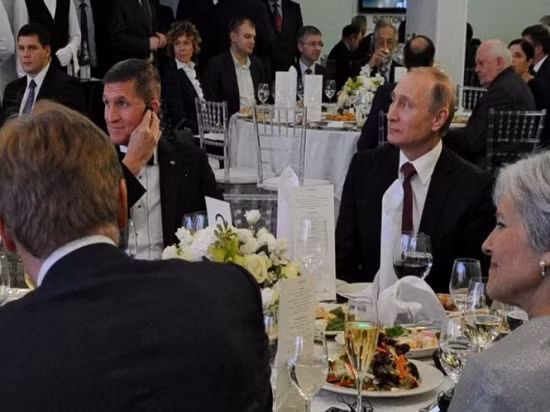 Tổng thống Nga Vladimir Putin tiết lộ chi tiết cuộc gặp với Tướng Flynn ảnh 1