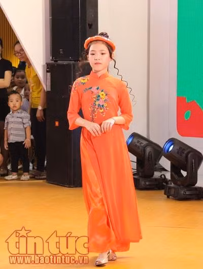 Ngắm các 'siêu mẫu nhí' nhí nhảnh trên sàn catwalk ảnh 7