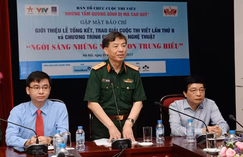 Ngày 8/6, trao giải cuộc thi viết “Những tấm gương bình dị mà cao quý” ảnh 1
