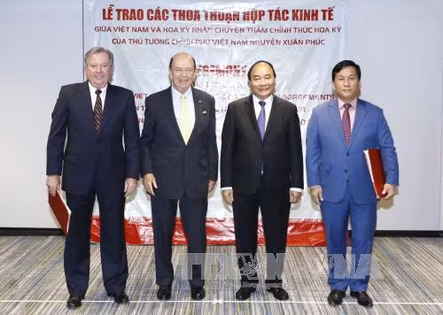 Thủ tướng Nguyễn Xuân Phúc trao đổi với các học giả Hoa Kỳ tại Viện Di sản ảnh 1