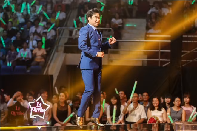 Thần tượng Bolero vòng bán kết: Đàm Vĩnh Hưng nằm dài trên sân khấu xem Ngọc Sơn nhảy ảnh 3