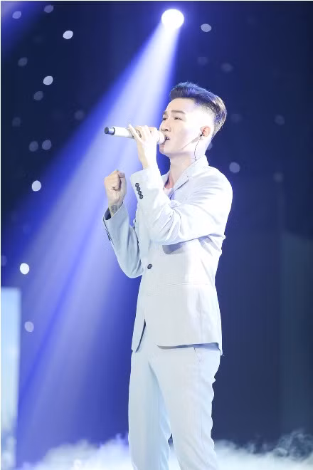 Chung kết 1 The Voice 2017: Ali Hoàng Dương khiến khán giả rơi nước mắt ảnh 7