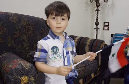 Cậu bé Syria trong bức ảnh gây chấn động sau 1 năm đổi thay ảnh 3