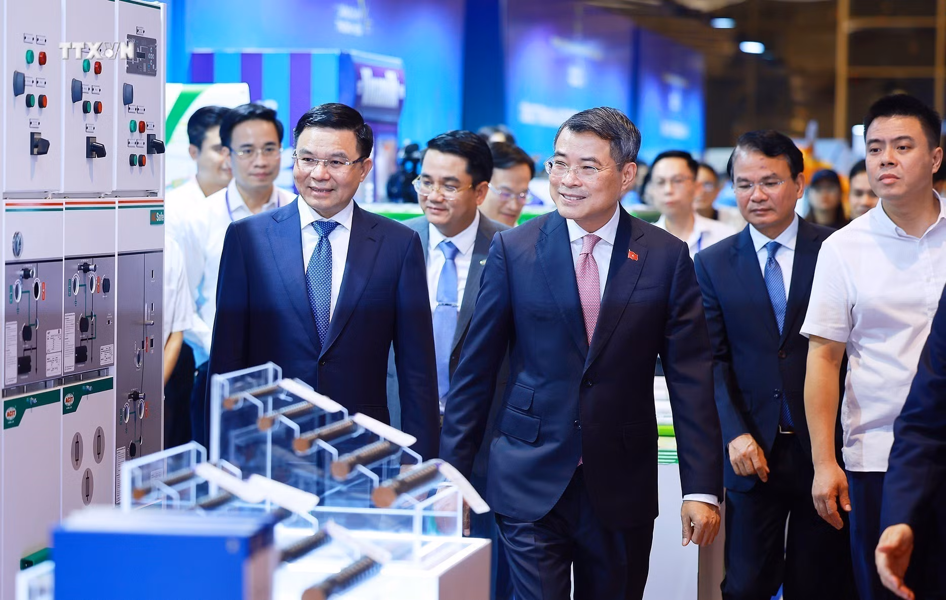 vna_potal-thu-tuong-du-le-cong-bo-san-pham-dat-thuong-hieu-quoc-gia-viet-nam-lan-thu-10-9093304.jpg