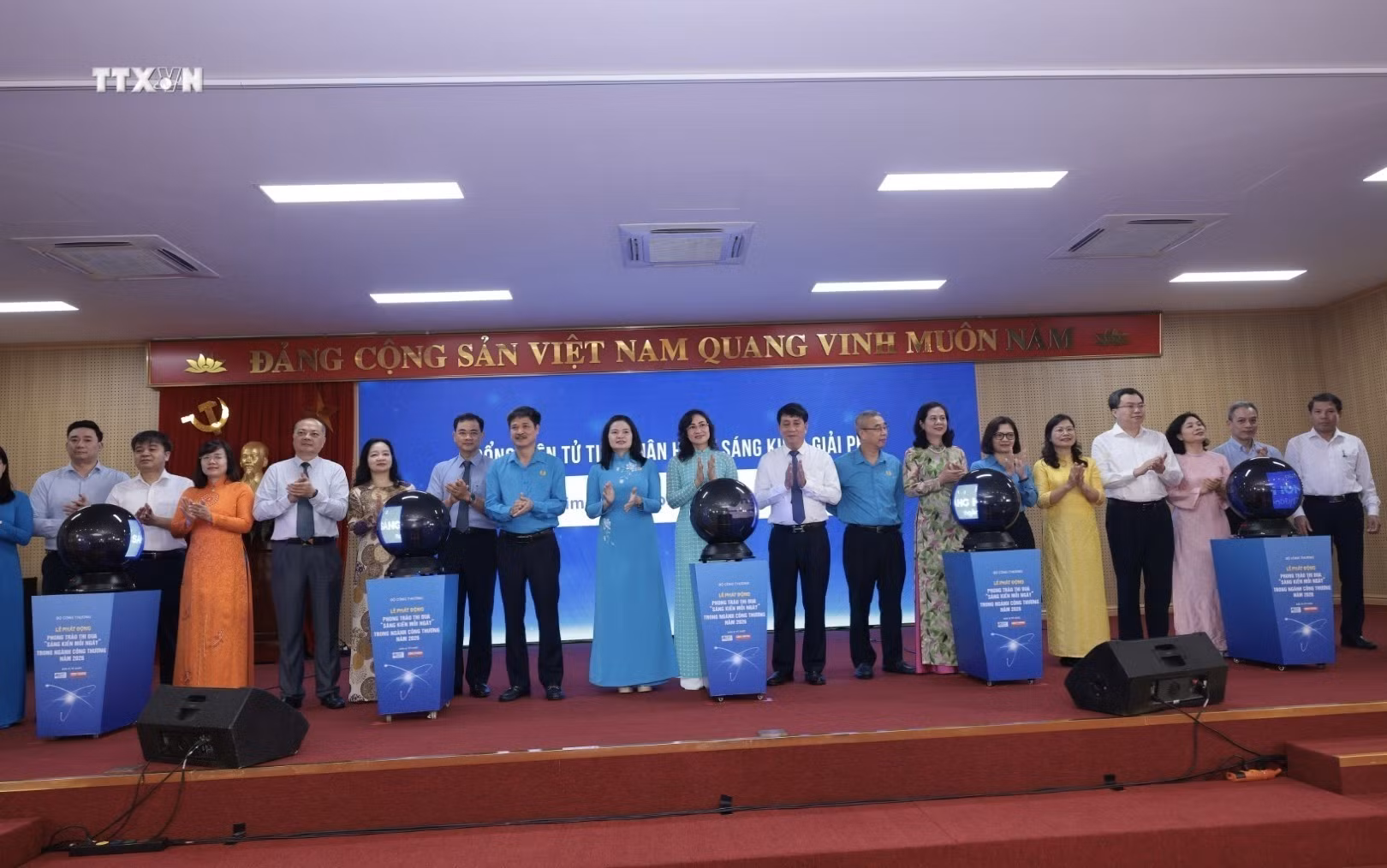 vna_potal-nganh-cong-thuong-phat-dong-phong-trao-thi-dua-a-sang-kien-moi-ngay-nam-2026-9114402.jpg