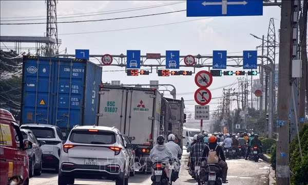 Tây Ninh nghiên cứu mở rộng Quốc lộ 1 lên 10 làn xe