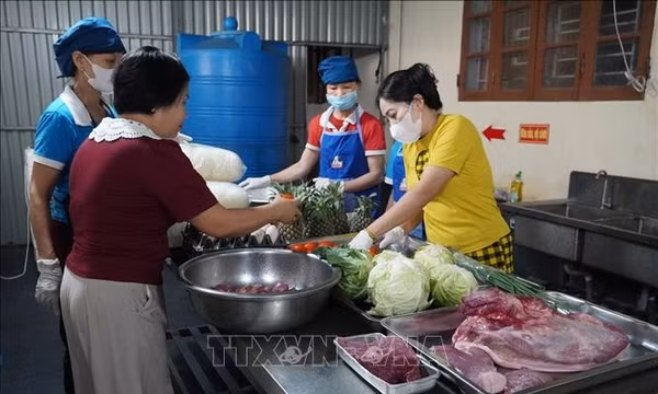 Công khai, minh bạch và rõ trách nhiệm trong tổ chức bữa ăn bán trú