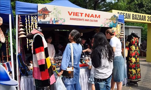 Rực rỡ sắc màu văn hoá tại ASEAN Bazaar 2026