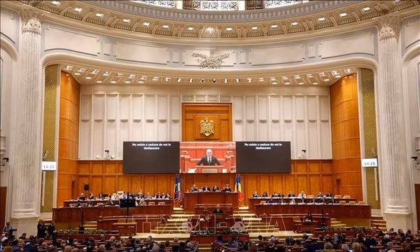 Romania phê chuẩn chính phủ mới, chấm dứt nhiều tháng bế tắc chính trị