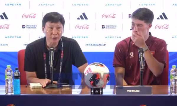 HLV Kim Sang Sik hài lòng với màn ngược dòng của đội tuyển Việt Nam