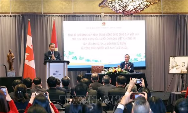Tổng Bí thư, Chủ tịch nước Tô Lâm gặp gỡ cán bộ, nhân viên Đại sứ quán và cộng đồng người Việt Nam tại Canada