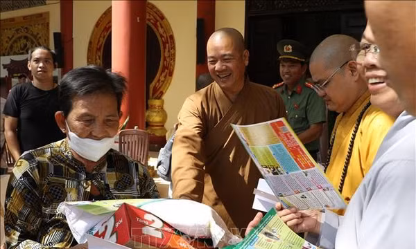 Lan tỏa nghĩa tình mô hình 'Ba đồng hành cùng đồng bào các tôn giáo'