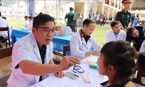 Đà Nẵng tổ chức 'Vầng trăng chiến sĩ' Trung thu cho trẻ em vùng cao