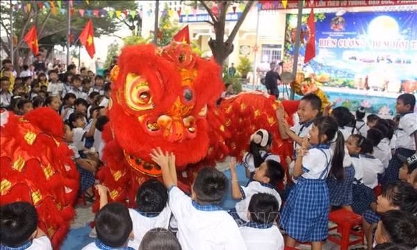 Mang Trung thu đến sớm cho trẻ em vùng biên, hải đảo và bệnh nhi