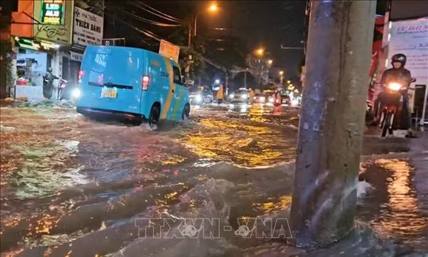 Thành phố Hồ Chí Minh còn mưa nhiều ngày, dải hội tụ nhiệt đới có xu hướng mạnh lên