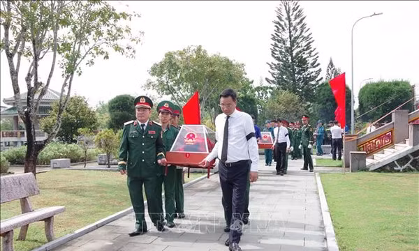 Truy điệu, an táng 14 hài cốt liệt sĩ tại Hội An