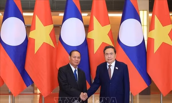 Chủ tịch Quốc hội Trần Thanh Mẫn tiếp Thường trực Ban Bí thư Lào