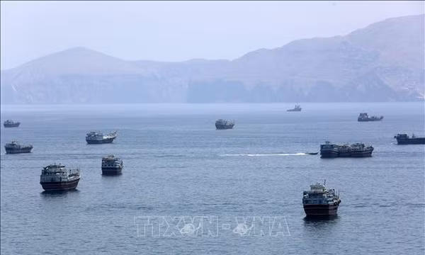 Thêm 2 tàu bị tấn công ở eo biển Hormuz