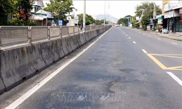Khẩn trương sửa chữa hư hỏng mặt đường Quốc lộ 1A qua tỉnh Lâm Đồng