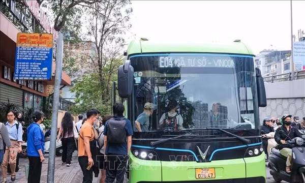 Hà Nội: Đưa 28 xe buýt điện vận hành trên tuyến số 22A, 22B