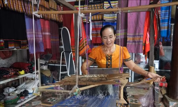 Giữ hồn thổ cẩm trong nhịp sống đương đại