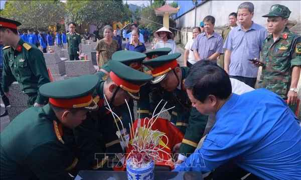 Truy điệu và an táng hai hài cốt liệt sĩ tại Phú Thọ
