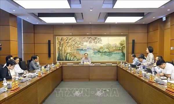 Kỳ họp thứ 2, Quốc hội khóa XVI: Hoàn thiện quy định cấm thuốc lá điện tử, thuốc lá nung nóng