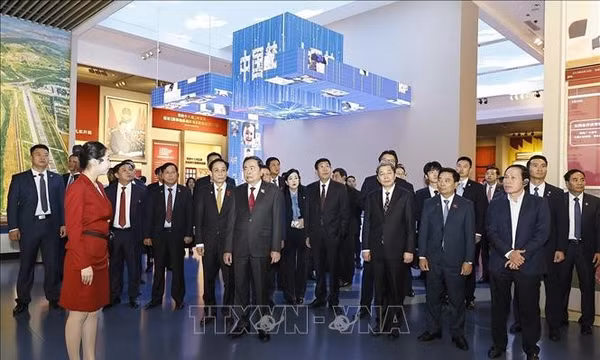Chủ tịch Quốc hội Trần Thanh Mẫn thăm Bảo tàng Lịch sử Đảng Cộng sản Trung Quốc