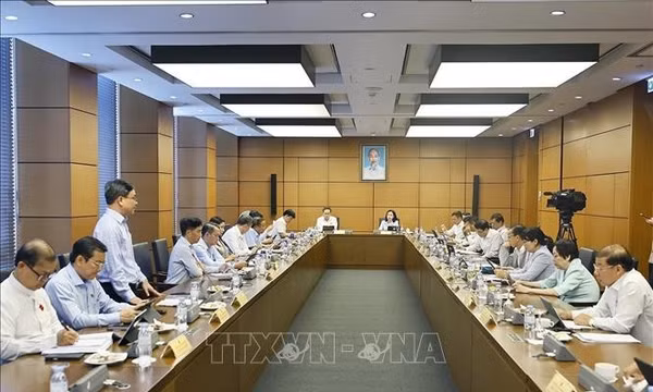 Hoàn thiện pháp luật về đấu giá tài sản, gắn với quản lý giá đất