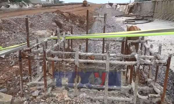Đường và cầu vượt đường sắt trung tâm Đồng Hới tăng tốc về đích