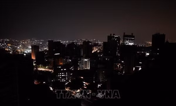 Sri Lanka: Mất điện toàn quốc, dịch vụ thiết yếu bị gián đoạn