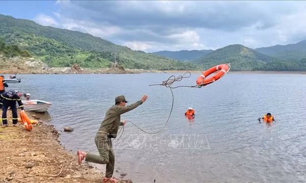 Người dân vùng 'rốn lũ' Đắk Lắk chủ động tránh lũ