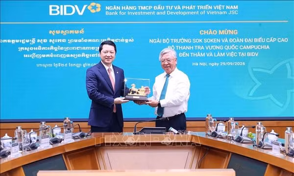 Đoàn đại biểu Bộ Thanh tra Campuchia trao đổi kinh nghiệm chuyển đổi số và quản trị rủi ro tại BIDV