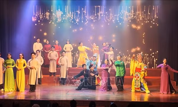 Hành trình tìm khán giả trẻ cho cải lương