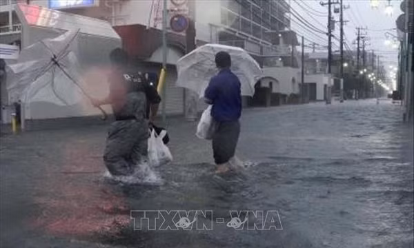 Bão Dujuan làm hàng chục người thương vong tại Nhật Bản