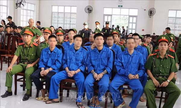 Tuyên phạt 53 bị cáo về tội 'Gây rối trật tự công cộng'