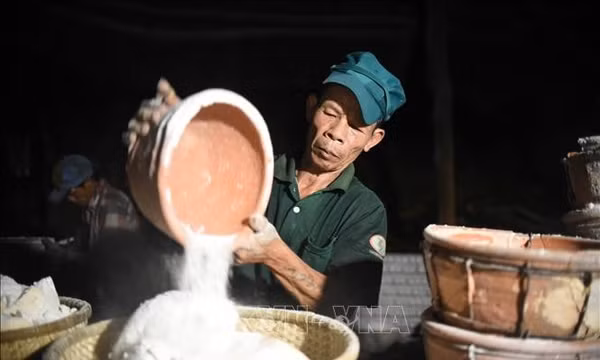Làng muối Tuyết Diêm: Giữ di sản, mở hướng sinh kế mới