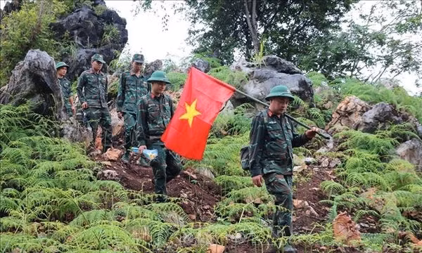 Tìm đồng đội giữa đá núi biên cương - Bài 1